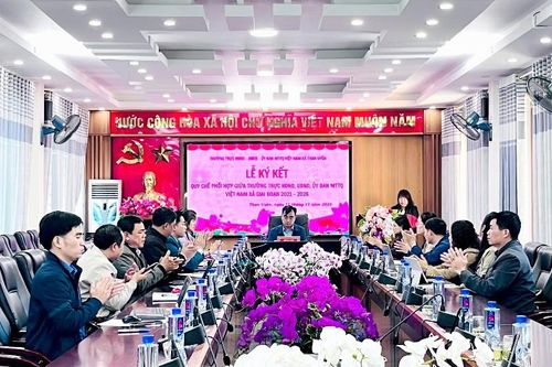 Lễ ký kết quy chế phối hợp giữa Thường trực HĐND, UBND và Ủy ban MTTQ Việt Nam xã Than Uyên