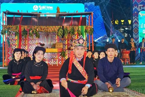 Đặc sắc màn trình diễn nghi thức sinh hoạt văn hóa dân gian