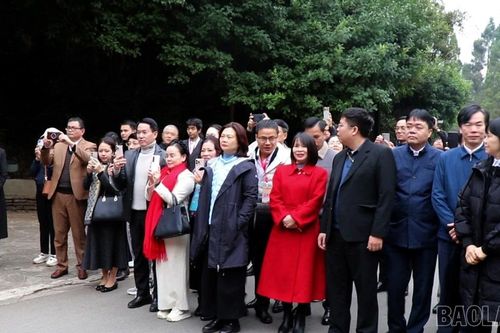 Đoàn đại biểu tỉnh Lào Cai tham quan, khảo sát địa điểm văn hóa, du lịch tại thành phố Di Lặc