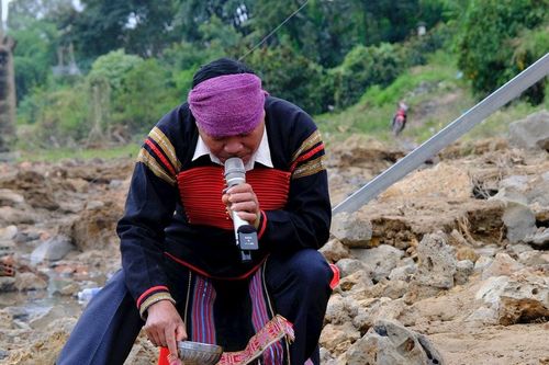 Lễ cúng bến nước của đồng bào Ê đê tại xã Quảng Phú