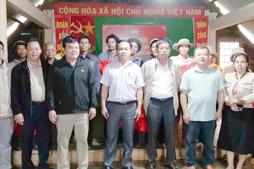 Cư Jút hỗ trợ các hộ đồng bào dân tộc thiểu số bị ảnh hưởng do mưa bão