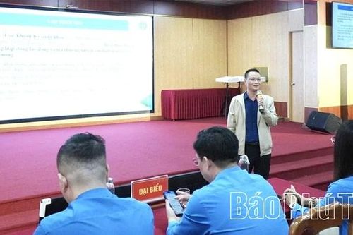 Tuyên truyền phổ biến giáo dục pháp luật và giao lưu nghệ thuật trong học viện, công nhân lao động