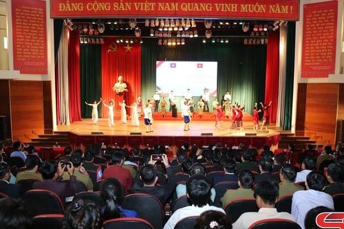 Đoàn công tác Đại sứ quán nước CHDCND Lào gặp mặt lưu học sinh Lào tại Trường Cao đẳng Sơn La