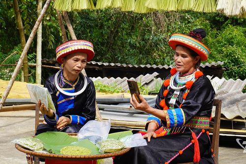 Phụ nữ vùng cao tiếp cận kinh tế số