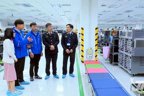 Bảo đảm thông quan mùa cao điểm cuối năm