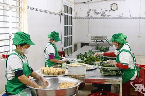 Các cơ sở sản xuất vào mùa phục vụ Tết