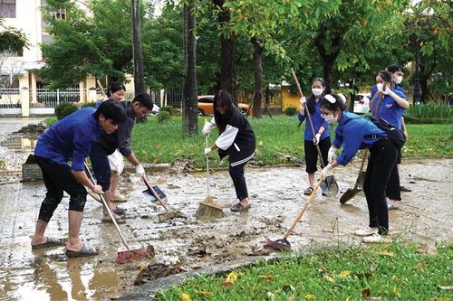 Làm sạch môi trường đâu chỉ chờ đến 'Chủ nhật xanh'