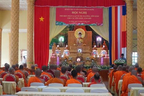 An Giang: Phổ biến về tín ngưỡng và tôn giáo đến chư Tăng hệ phái Nam tông Khmer