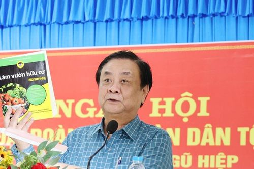 Phó Chủ tịch Quốc hội Lê Minh Hoan dự Ngày hội đại đoàn kết toàn dân tộc tại ấp Hòa Hảo, Đồng Tháp