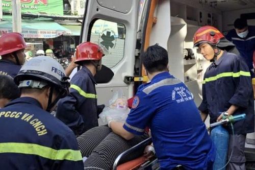 Cứu bé gái 16 tuổi bị máy xay thịt cuốn bàn tay vào bộ phận nghiền