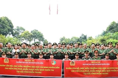 Hơn 100 cán bộ, giảng viên và học viên Trường Đại học ANND xuất quân hỗ trợ đồng bào vùng lũ miền Trung