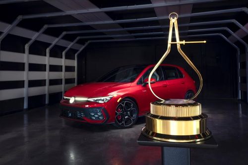 Volkswagen Golf GTI/R nhận danh hiệu chiếc xe của năm 2026