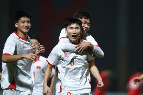 U17 Việt Nam thắng Singapore 6-0 vẫn đứng sau Malaysia