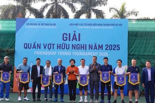 Gần 100 vận động viên tham gia Giải Quần vợt hữu nghị Hà Nội