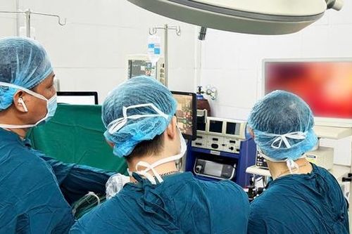 Sau tai nạn giao thông, người đàn ông được phát hiện dạ dày, đại tràng…lộn lên lồng ngực
