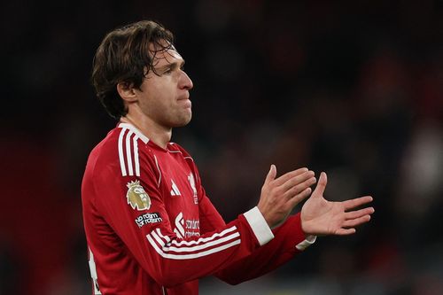 Liverpool tan vỡ hệ thống