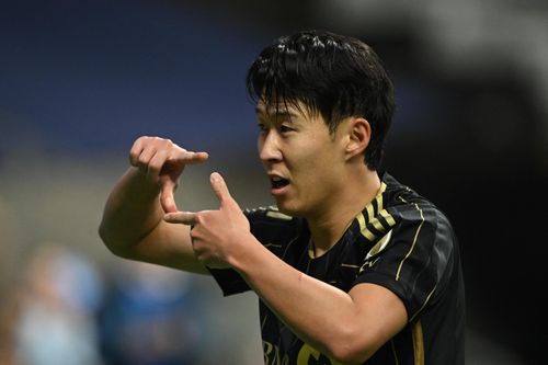 Son Heung-min lại ghi tuyệt phẩm sút phạt