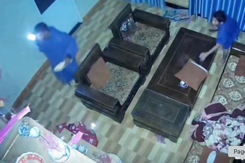 Đập cửa nhà hàng xóm giữa đêm để báo tin chạy lũ