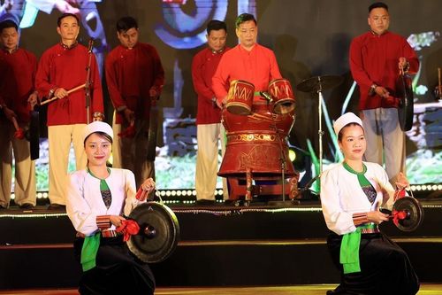 Chương trình biểu diễn giới thiệu văn hóa nghệ thuật truyền thống dân tộc Mường