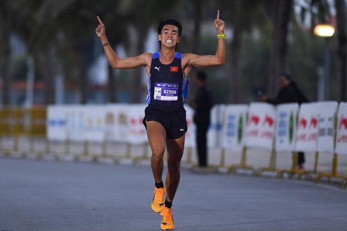 Huỳnh Anh Khôi lập kỳ tích trong làng marathon Việt Nam ở cung đường đạt chuẩn World Athletic