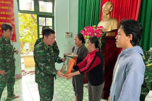 Bộ đội Biên phòng, điểm tựa của nhân dân vùng lũ