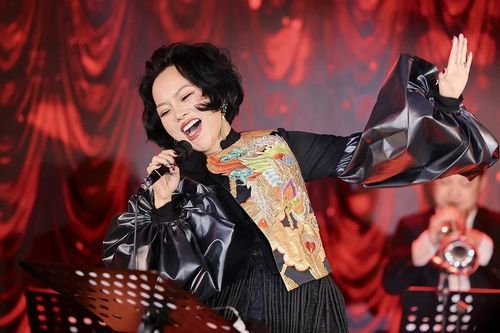 Ca sĩ Thái Thùy Linh và nhạc sĩ Nguyễn Quang kết hợp jazz với bolero