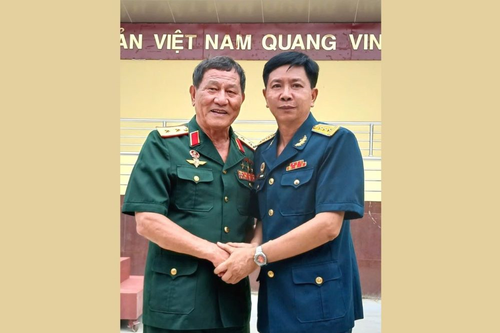 MiG-21 hạ gục pháo đài bay