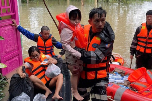 Bộ tư lệnh Cảnh sát cơ động huy động tối đa lực lượng hỗ trợ nhân dân vùng lũ miền Trung