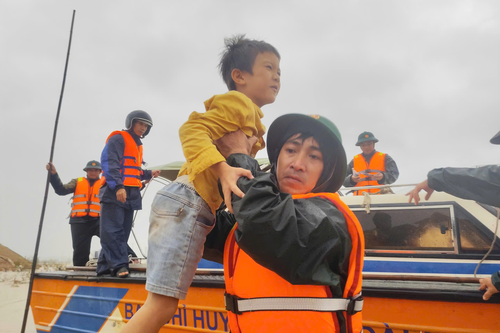 Vì nhân dân quên mình