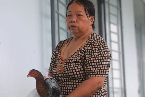 'Có lúc chúng tôi định buông tay theo dòng lũ'