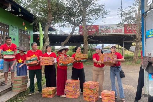 Gia Lai: Chuyến xe nghĩa tình chở hàng cứu trợ vùng lũ