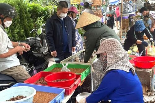 Chợ phiên xưa giữa lòng phố cảng