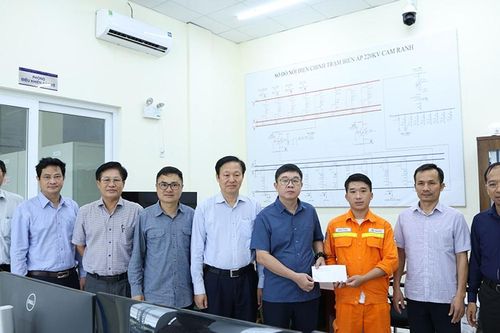 Tổng giám đốc và Chủ tịch Công đoàn EVNNPT thăm hỏi, động viên các đơn vị bị ảnh hưởng thiên tai tại tỉnh Khánh Hòa