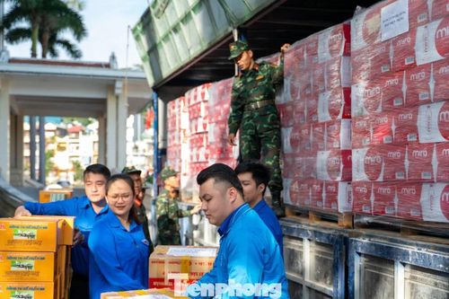 Quảng Ninh quyên góp thần tốc hơn 45 tấn hàng tới vùng lũ Lâm Đồng