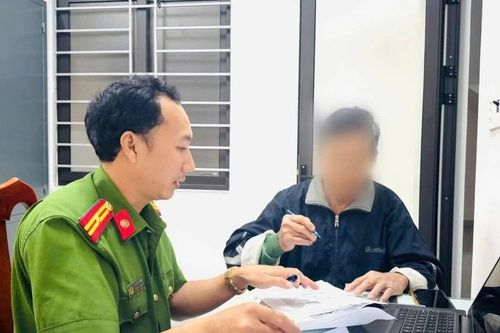 Giải cứu người đàn ông 67 tuổi bị 'bắt cóc online'