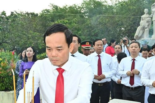 Bí thư Thành ủy TPHCM Trần Lưu Quang dâng hương kỷ niệm 85 năm Ngày Nam Kỳ khởi nghĩa