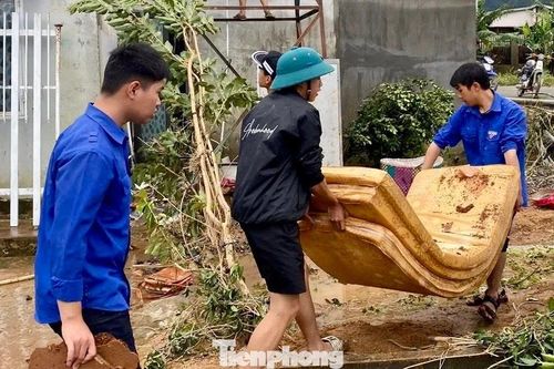 Tuổi trẻ Lâm Đồng xung kích hỗ trợ người dân sau mưa lũ