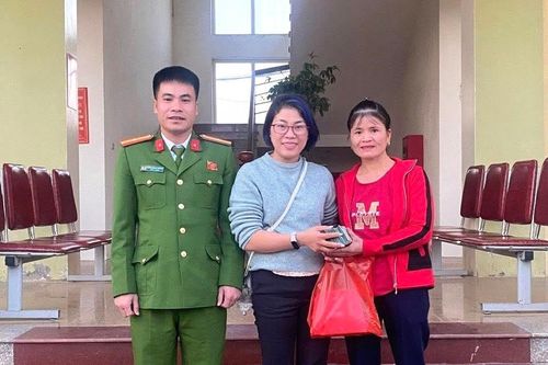 Chuyển khoản nhầm 400 triệu đồng, người phụ nữ được công an hỗ trợ nhận lại
