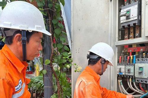 Huy động khẩn cấp 250 kỹ sư, 40.000 công tơ cho Đắk Lắk