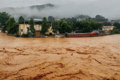 Lũ xuống nhưng ngập lụt vẫn tiếp diễn từ Đắk Lắk đến Khánh Hòa