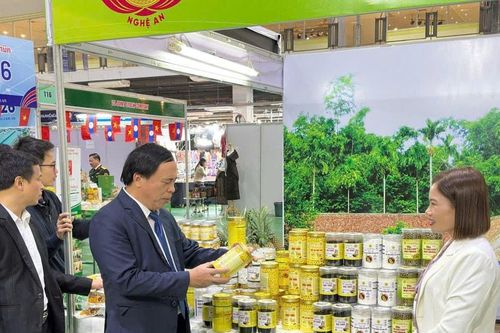 Nghệ An thúc đẩy thương mại biên giới qua Hội chợ Việt Nam - Lào 2025