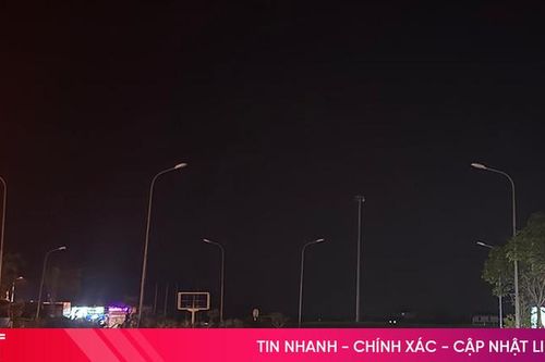 Nguy cơ mất an toàn khi hệ thống đèn đường bị hư hỏng sau bão