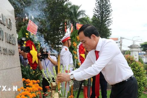 Thành phố Hồ Chí Minh: Dâng hương tưởng niệm 85 năm Ngày khởi nghĩa Nam Kỳ