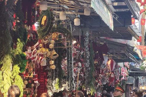 Hà Nội: Thí điểm gỡ mái che, dọn vỉa hè Hàng Mã và các phố 3 phường trung tâm