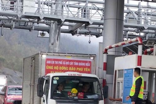 Miễn thu phí đường bộ cho các đoàn xe cứu trợ đồng bào vùng mưa lũ