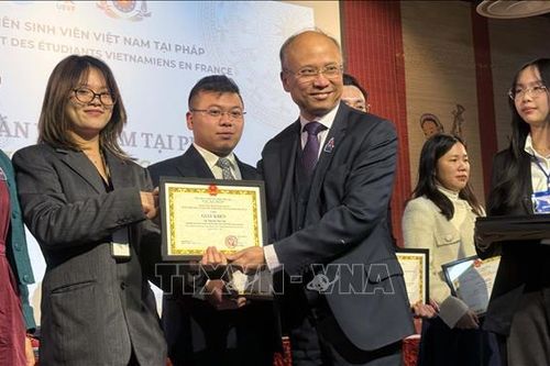 Thanh niên, sinh viên Việt Nam tại Pháp luôn hướng về Tổ quốc