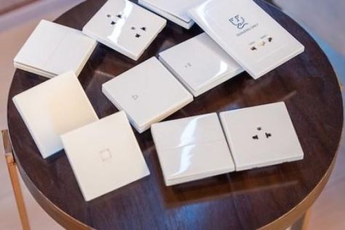 Loạt ổ cắm và công tắc điện vừa được làm mới sau 2 thập kỷ