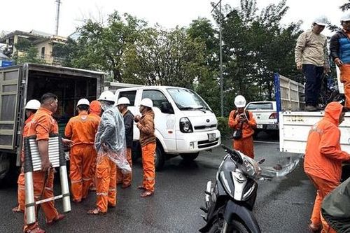 Huế 'chia lửa' cùng Đắk Lắk khắc phục lưới điện: 'Sáng điện lại cho dân mới trở về'
