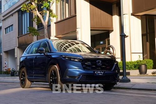 Honda CR-V e:HEV RS đội giá trước thềm lắp ráp trong nước