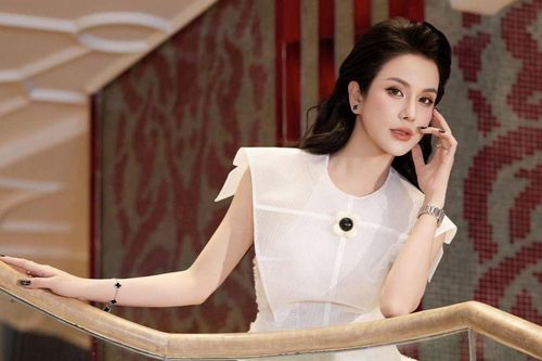 Chiếc đồng hồ 1.5 tỷ từng của Diệp Lâm Anh